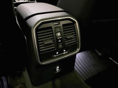 Used 2025 Porsche Macan image 29