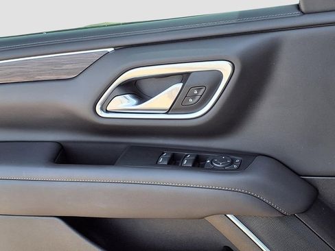 Used 2021 Chevrolet Suburban LS image 16