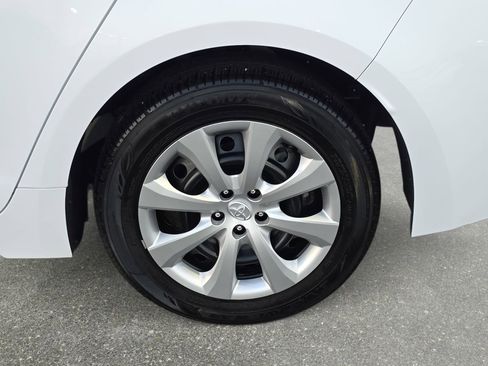 Used 2025 Toyota Corolla LE image 31