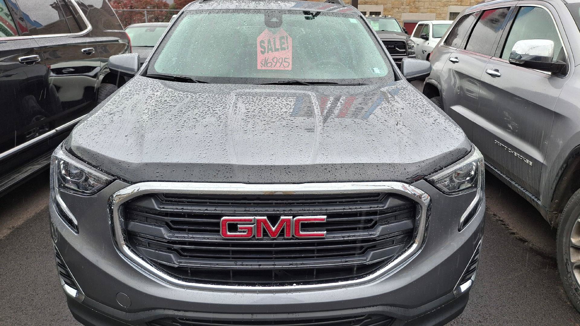 Used 2020 GMC Terrain SLE w/ Driver Convenience Package AWD/4WD image 2