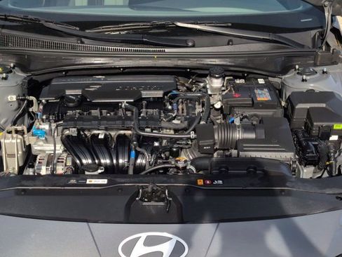 Used 2025 Hyundai Elantra SEL FWD image 35