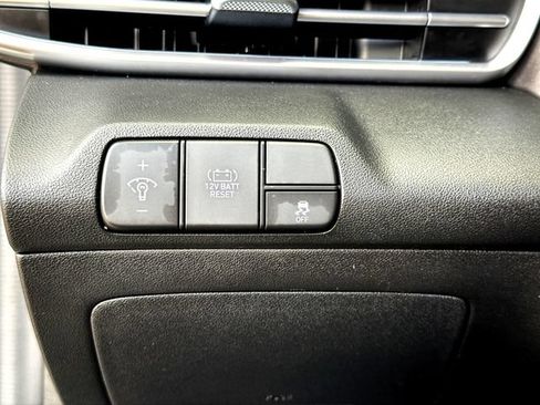 Used 2024 Hyundai Elantra Limited FWD image 15