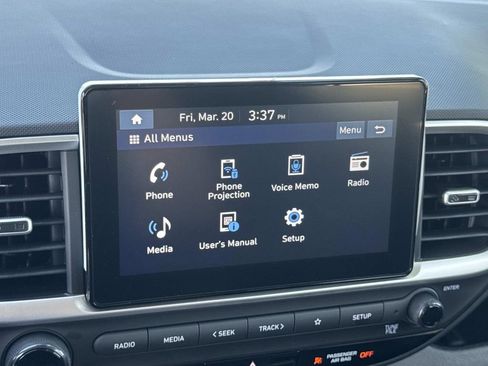 Certified 2025 Hyundai Venue SEL image 9