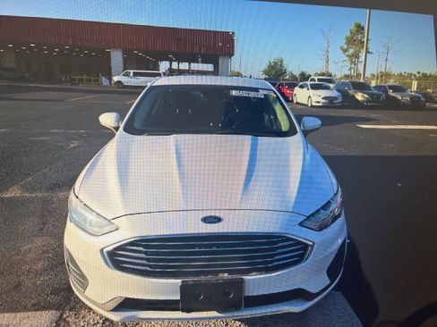 Used 2019 Ford Fusion SE FWD image 13