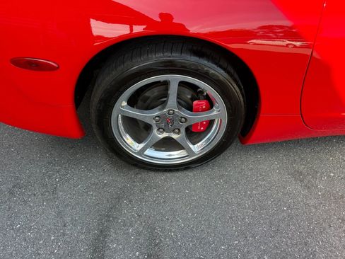 Used 2004 Chevrolet Corvette Coupe RWD image 24