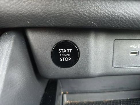 Used 2025 Nissan Rogue SV FWD image 29
