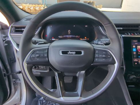 Used 2023 Jeep Grand Cherokee Altitude image 22