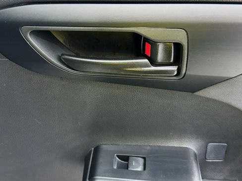 Used 2025 Toyota Highlander LE FWD image 53
