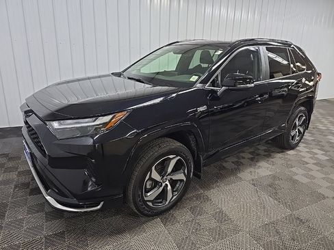 Used 2022 Toyota RAV4 SE w/ Weather & Moonroof Package AWD/4WD image 8