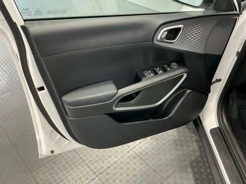 Used 2025 Kia Soul LX w/ LX Technology Package image 36