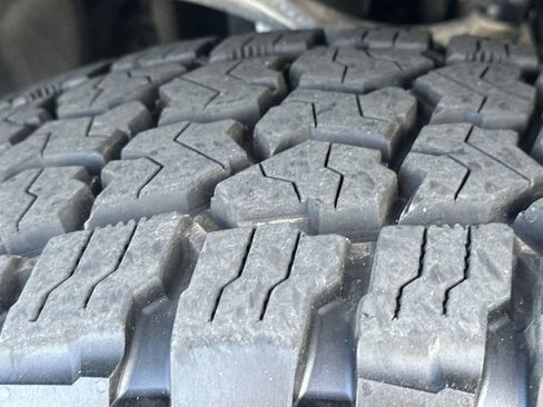 Used 2024 Chevrolet Silverado 1500 High Country w/ Technology Package image 12