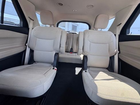 Used 2022 Ford Explorer XLT AWD/4WD image 24