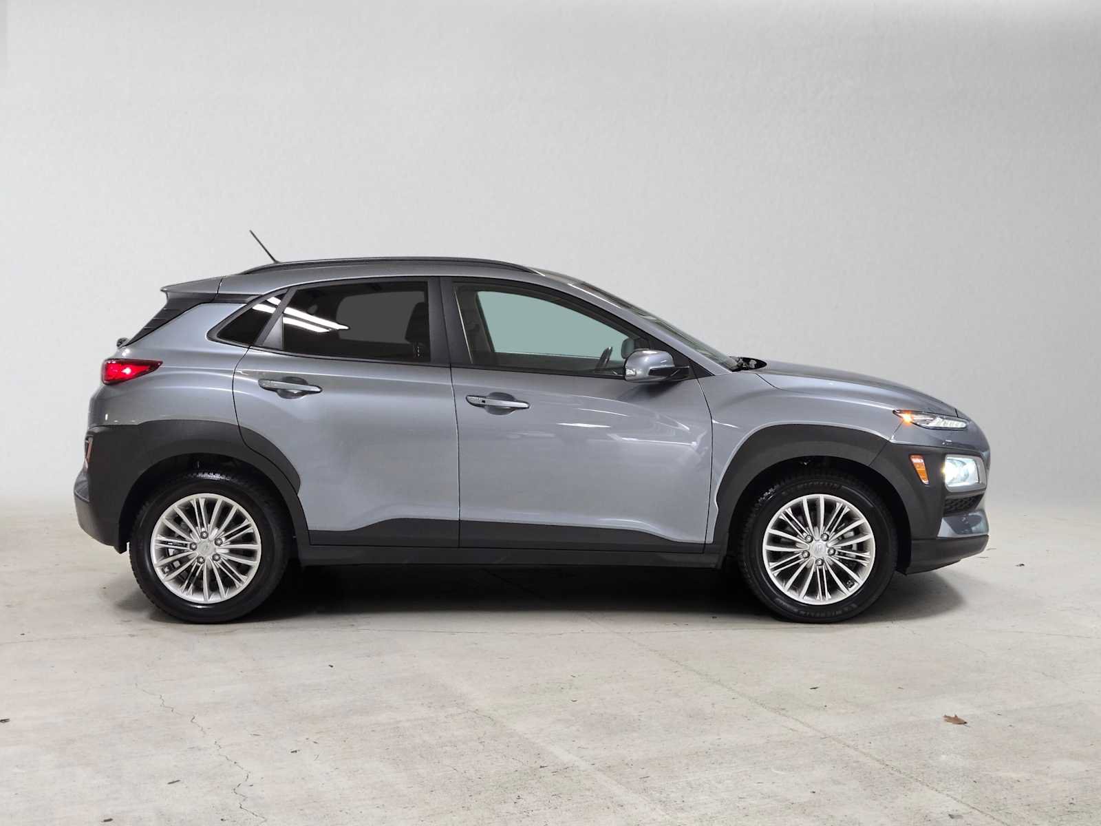 Used 2021 Hyundai Kona SEL w/ Cargo Package AWD/4WD image 2