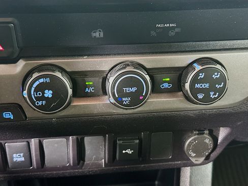 Used 2020 Toyota Tacoma SR image 22