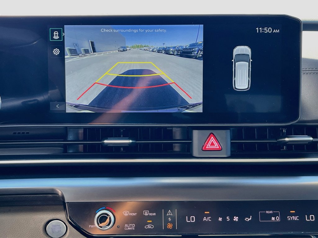 Certified 2025 Kia Carnival FWD image 24