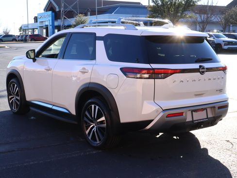 Used 2024 Nissan Pathfinder Platinum image 7
