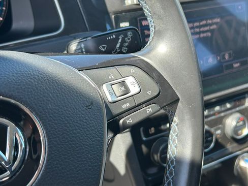 Used 2019 Volkswagen e-Golf SEL Premium image 16