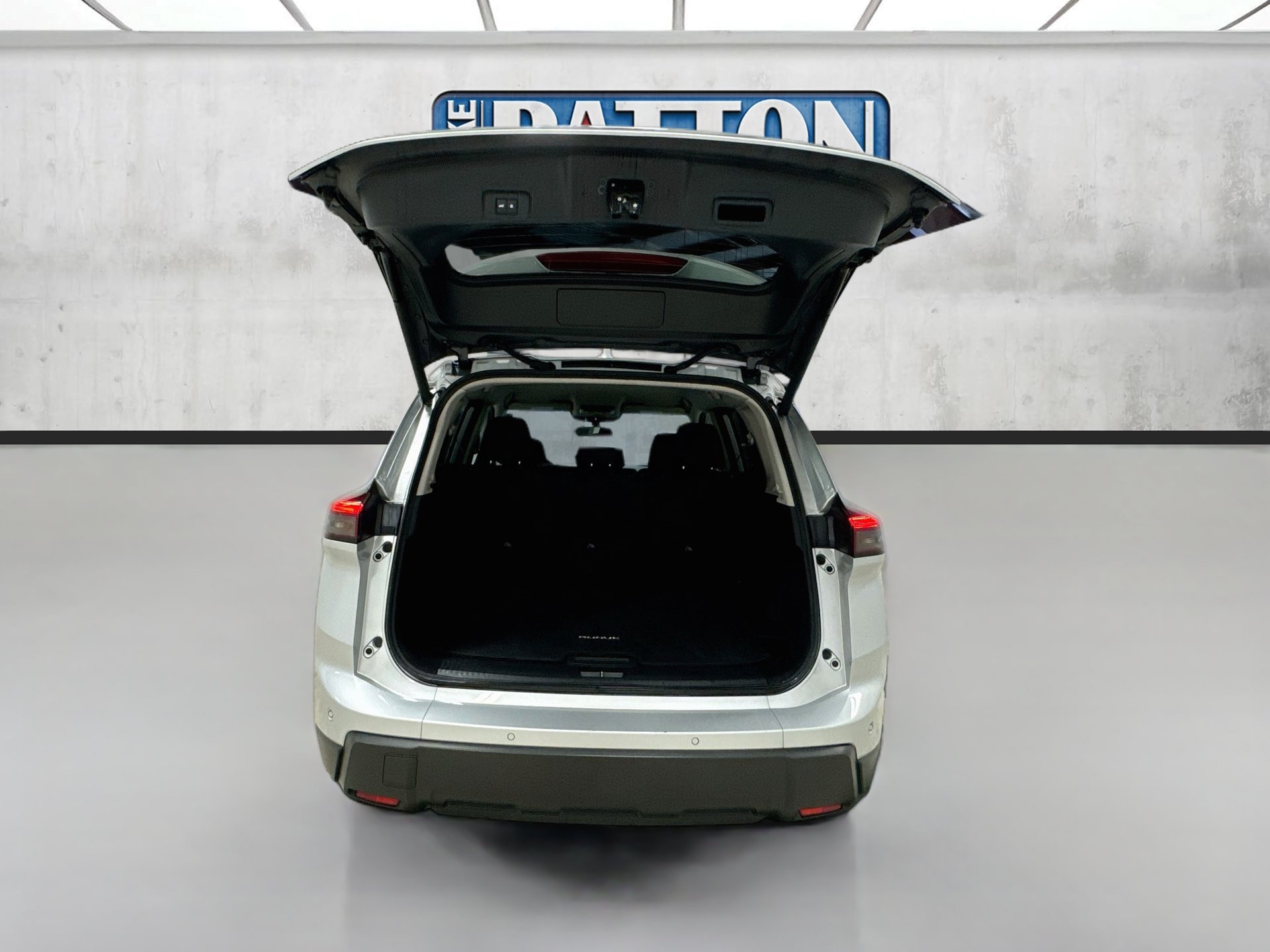 Used 2025 Nissan Rogue SV FWD image 24