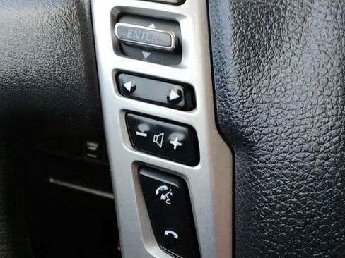 Used 2018 Nissan Titan SV RWD image 11