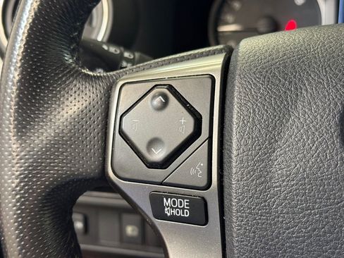 Used 2018 Toyota Tacoma SR5 w/ Four Season Floor Mat Package AWD/4WD image 29