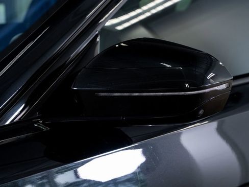 Used 2023 BMW 760i xDrive w/ Executive Package image 21