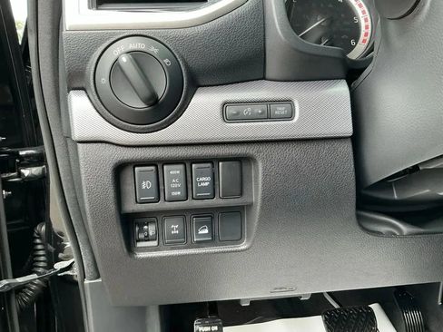 Used 2017 Nissan Titan PRO-4X AWD/4WD image 16