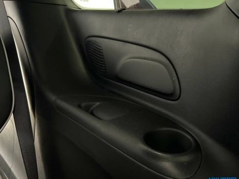 Used 2023 Chrysler Pacifica Limited w/ Uconnect Theater Family Group FWD image 21