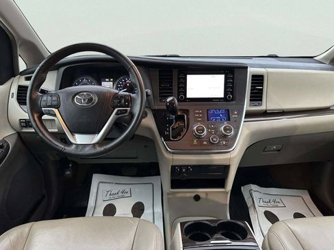 Used 2018 Toyota Sienna XLE FWD image 20