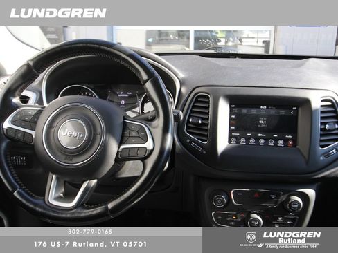 Used 2020 Jeep Compass Latitude w/ Cold Weather Group AWD/4WD image 17