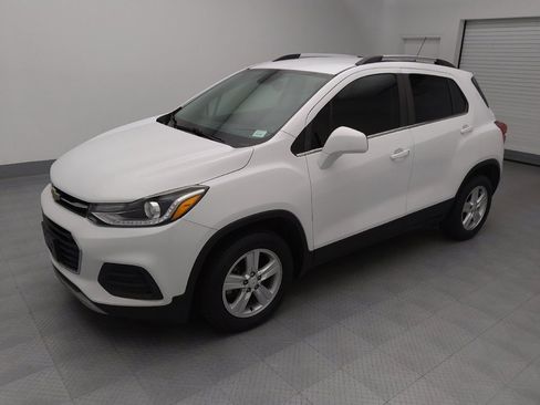 Used 2020 Chevrolet Trax LT image 2
