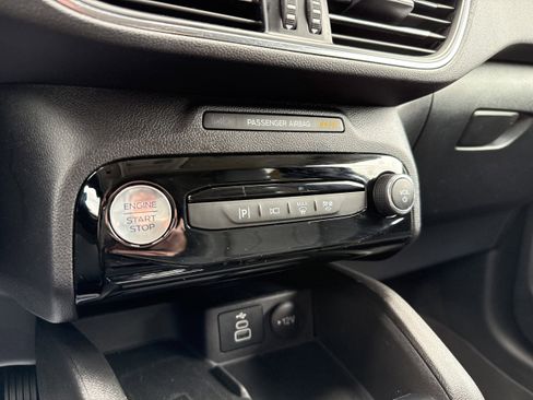 Used 2025 Ford Escape Platinum w/ Premium Technology Package FWD image 18