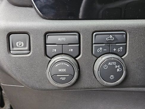 Used 2025 Chevrolet Silverado 1500 LT image 25