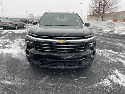 Used 2025 Chevrolet Traverse LT w/ Sun and Wheel Package image 8