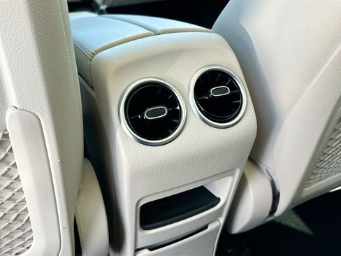 Used 2021 Mercedes-Benz GLB 250 image 25