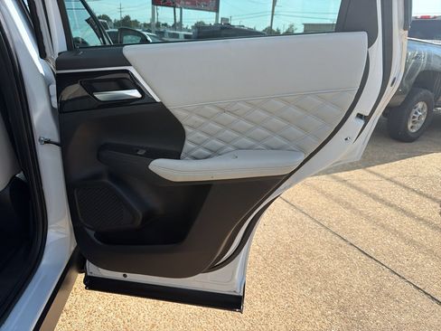 Used 2022 Mitsubishi Outlander SEL AWD/4WD image 32