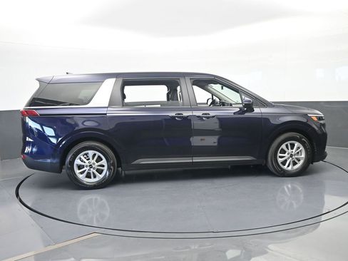 Used 2024 Kia Carnival LX FWD image 7