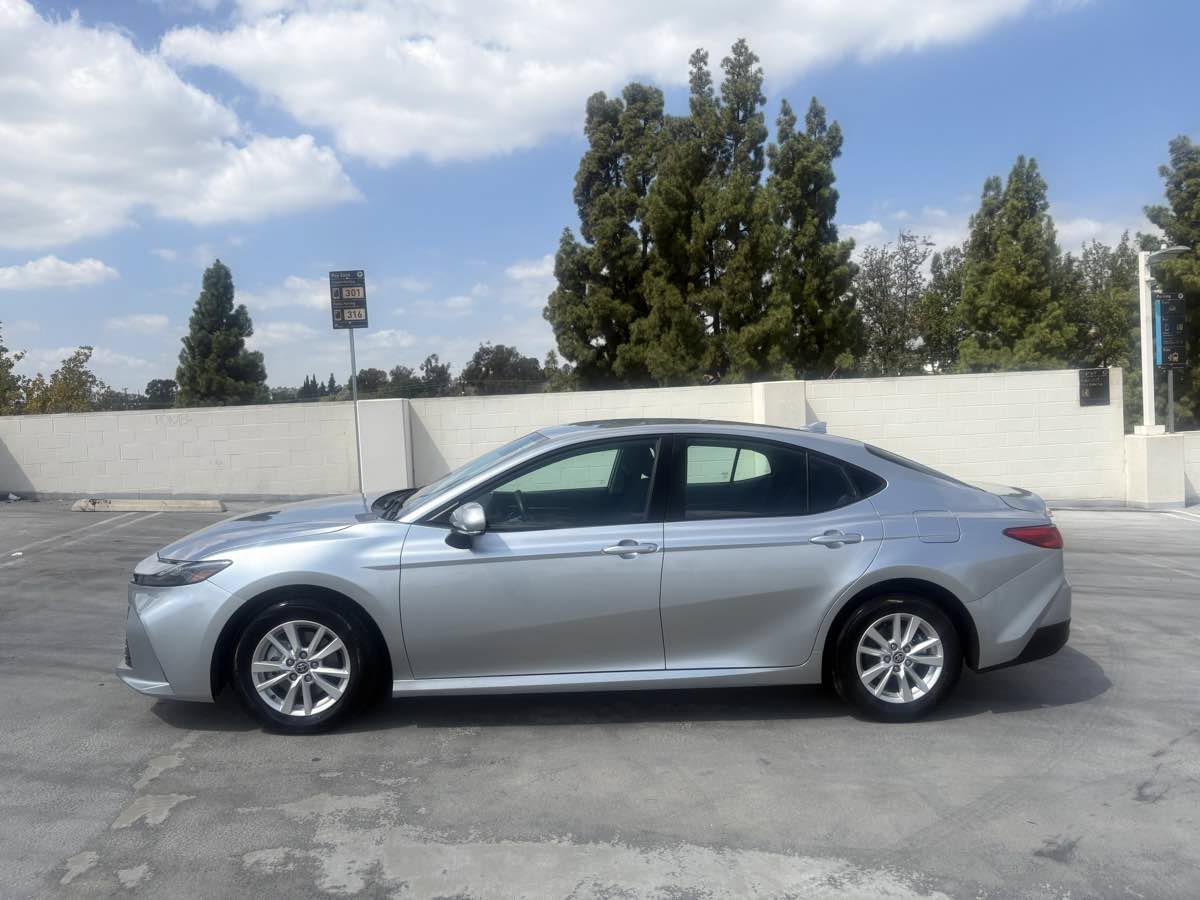 Used 2025 Toyota Camry LE FWD image 7
