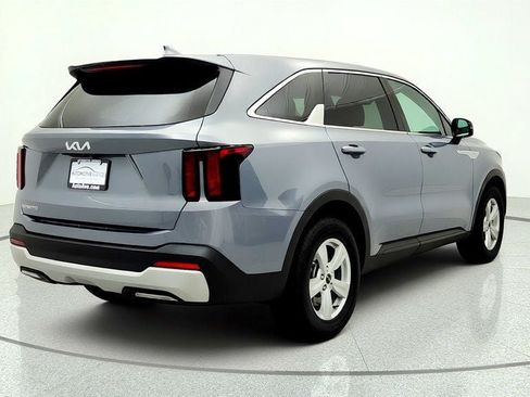 Used 2025 Kia Sorento LX FWD image 5