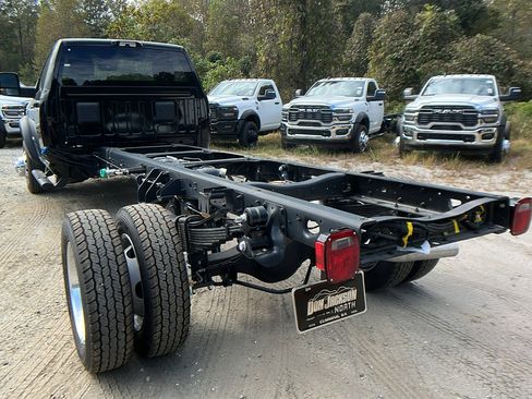 New 2025 RAM 5500 4x4 Regular Cab image 10