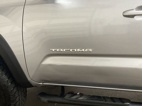 Used 2021 Toyota Tacoma TRD Off-Road image 10