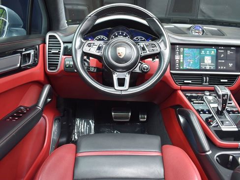Used 2021 Porsche Cayenne Turbo image 15