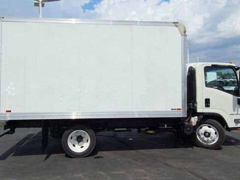 New 2025 Chevrolet Low Cab Forward image 9