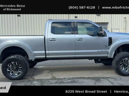 Used 2022 Ford F250 Lariat w/ Black Appearance Package image 3