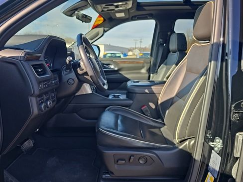 Used 2021 Chevrolet Tahoe Premier w/ Premium Package image 17