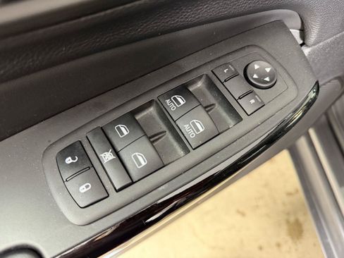Used 2023 Jeep Cherokee Altitude Lux AWD/4WD image 19