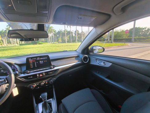 Used 2022 Kia Forte LXS FWD image 25