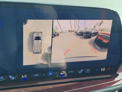 New 2026 Chevrolet Traverse RS w/ LPO, Floor Liner Package image 9