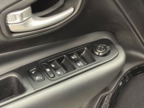 Used 2023 Jeep Renegade Altitude AWD/4WD image 20