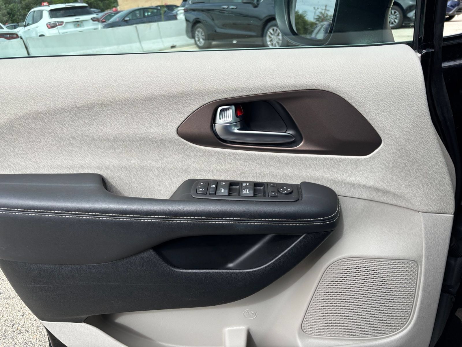 Used 2024 Chrysler Voyager LX FWD image 18