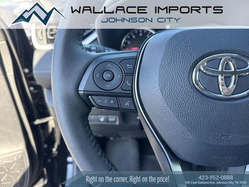 Used 2022 Toyota RAV4 XLE Premium image 31